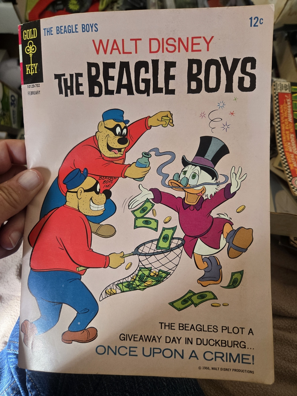 Disney The Beagle Boys Comic Cover - Red, Blue, Purple, Black, Yellow